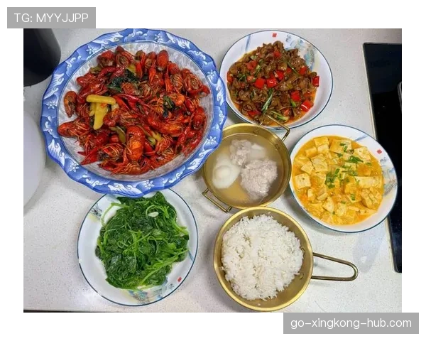 吴柳芳出门买个菜居然穿成这样，邻居都傻了眼！